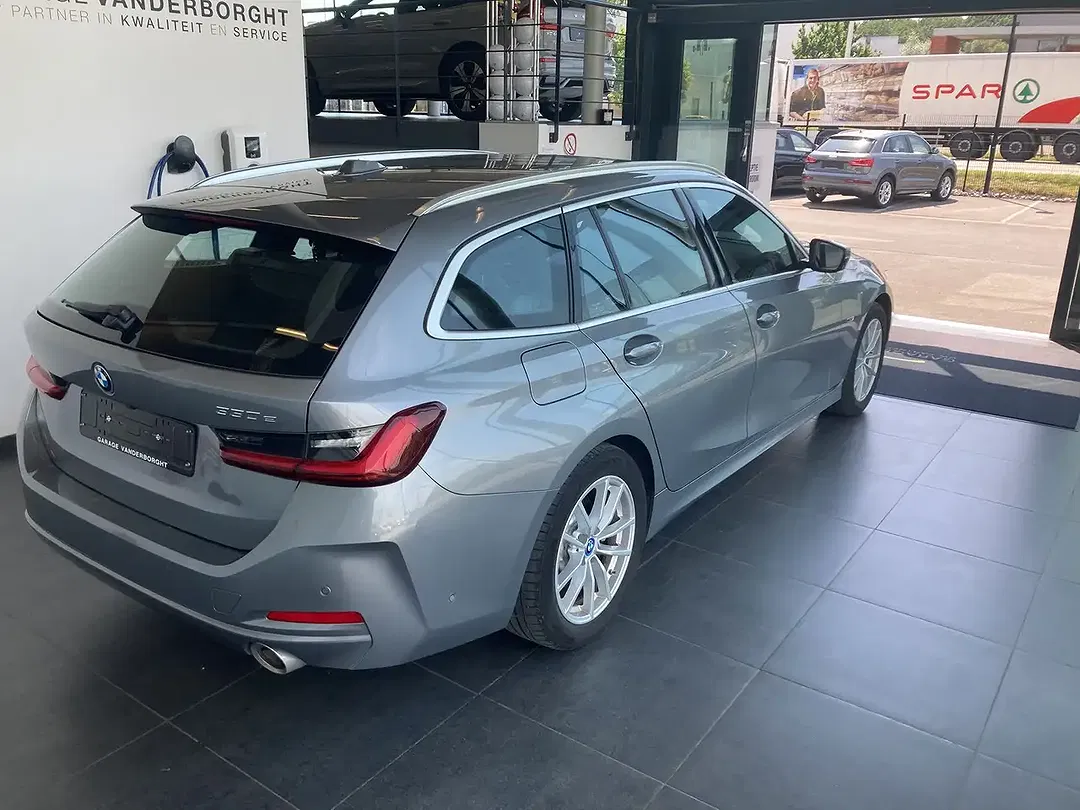 BMW 330 - Thumbnail 4