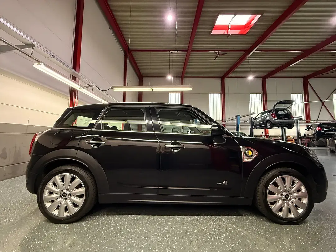 MINI Cooper SE Countryman - Thumbnail 3