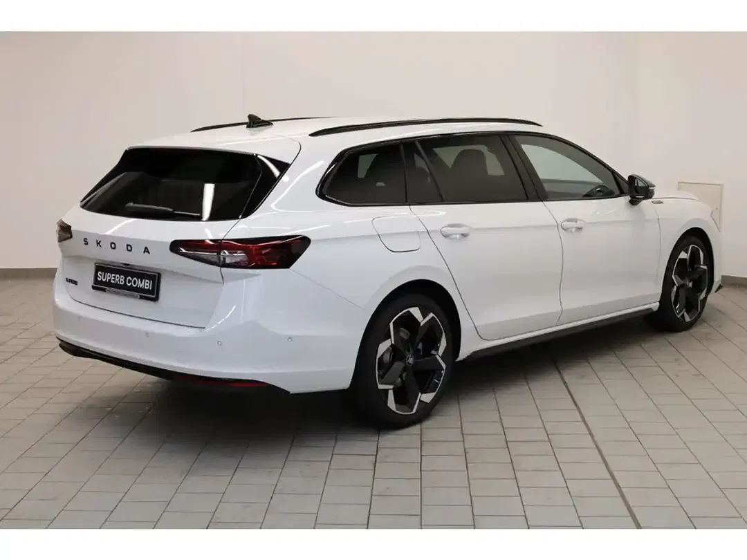 Skoda Superb - Thumbnail 3