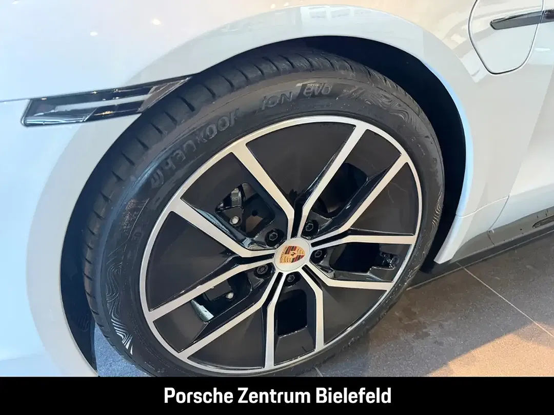 Porsche Taycan - Thumbnail 11