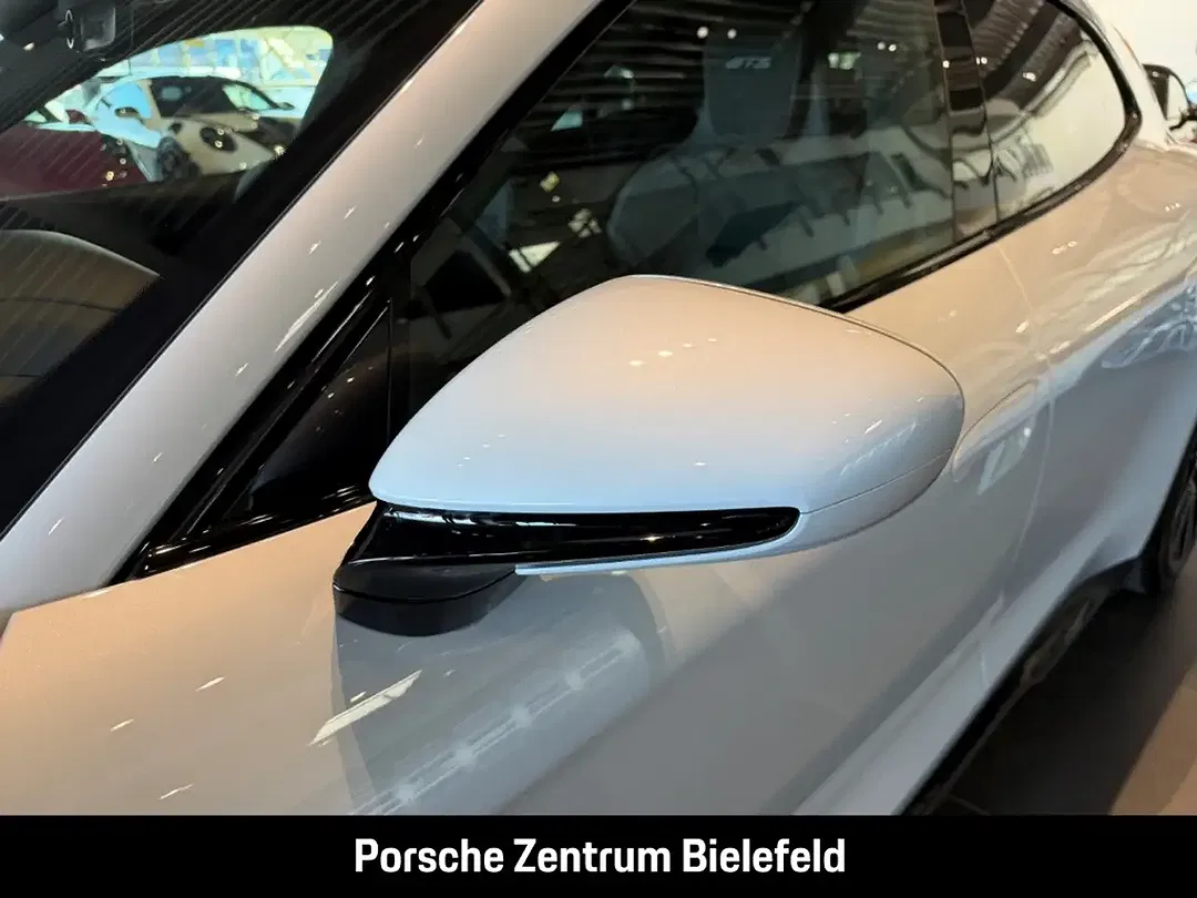 Porsche Taycan - Thumbnail 12