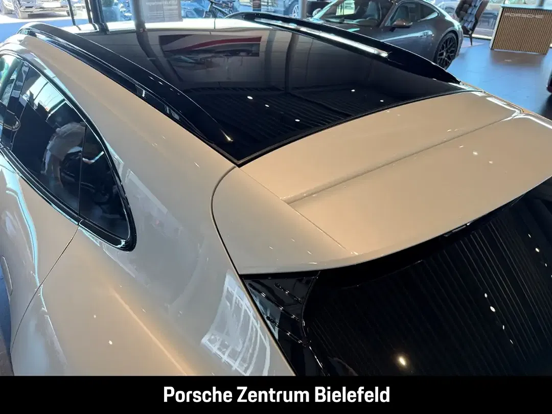 Porsche Taycan - Thumbnail 14