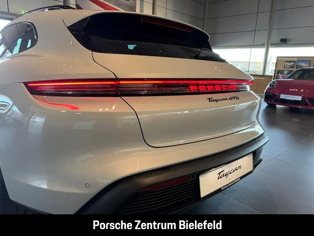 Porsche Taycan - Thumbnail 15