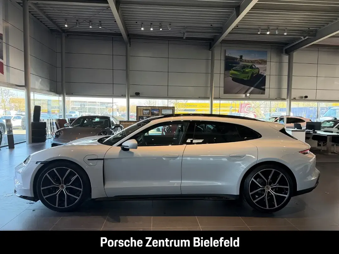 Porsche Taycan - Thumbnail 2