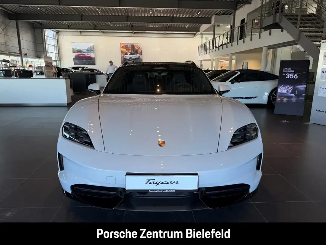 Porsche Taycan - Thumbnail 4