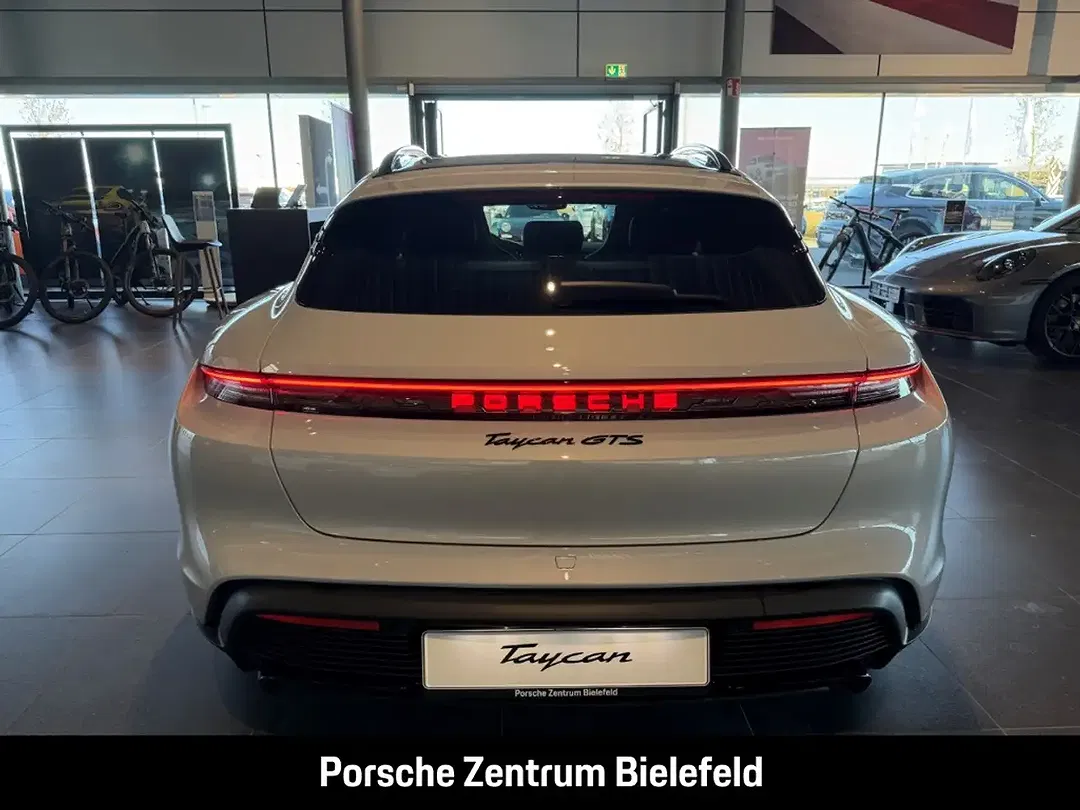 Porsche Taycan - Thumbnail 5