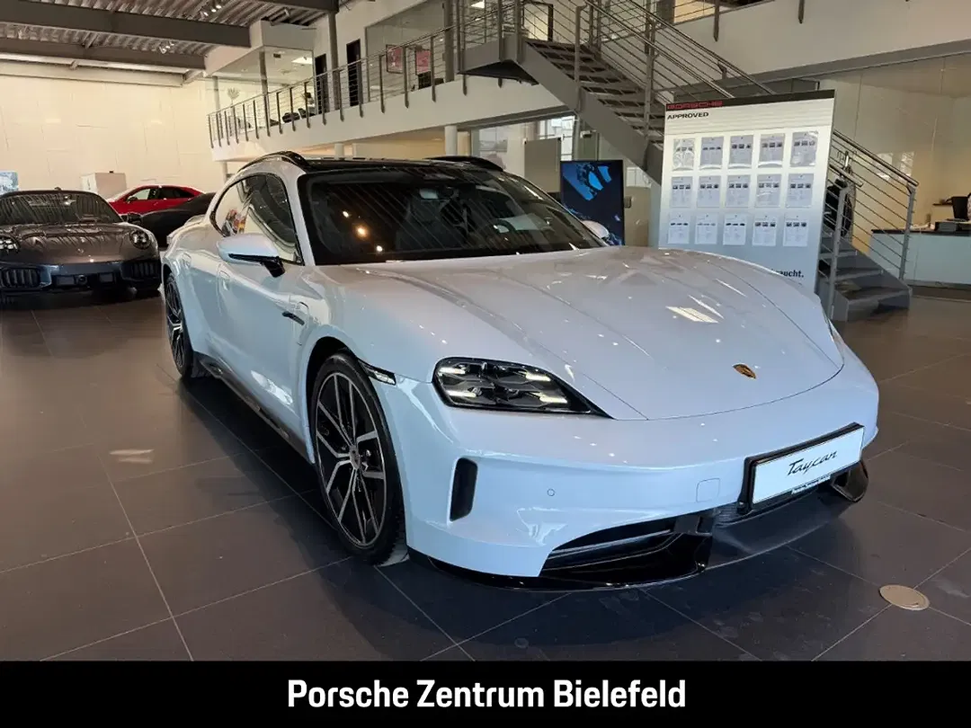 Porsche Taycan - Thumbnail 8