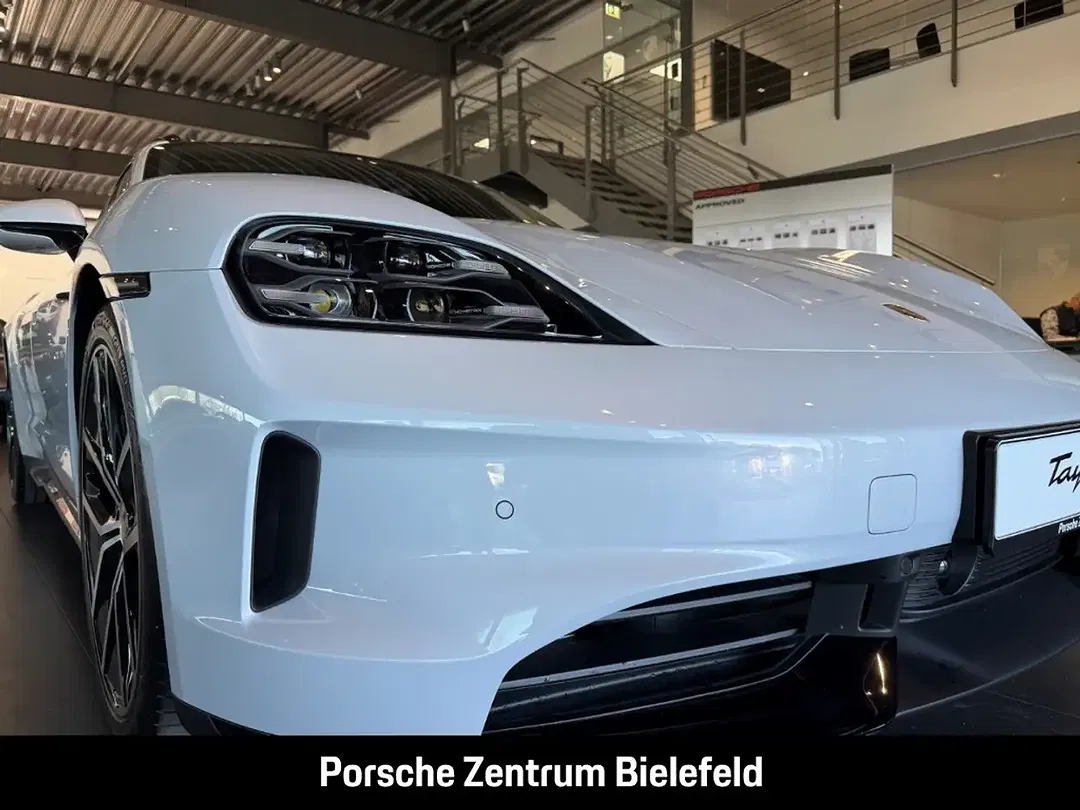 Porsche Taycan - Thumbnail 9