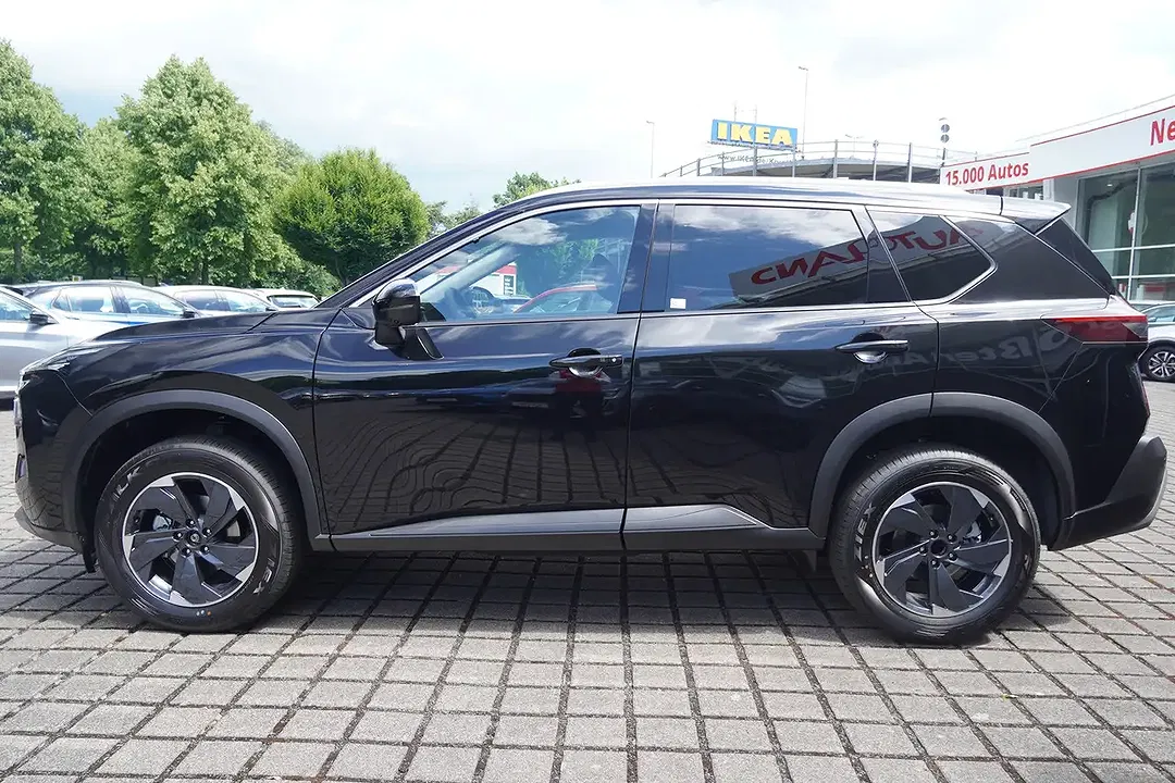 Nissan X-Trail - Thumbnail 1