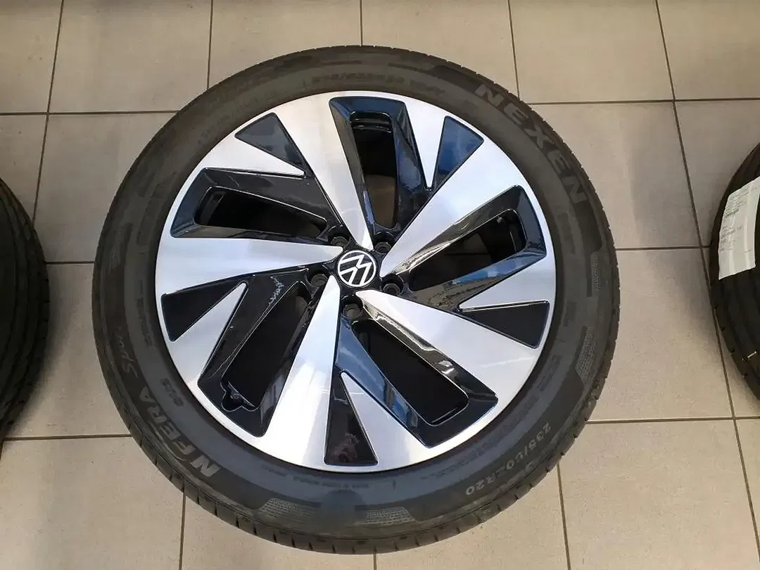 Volkswagen ID.4 - Thumbnail 5