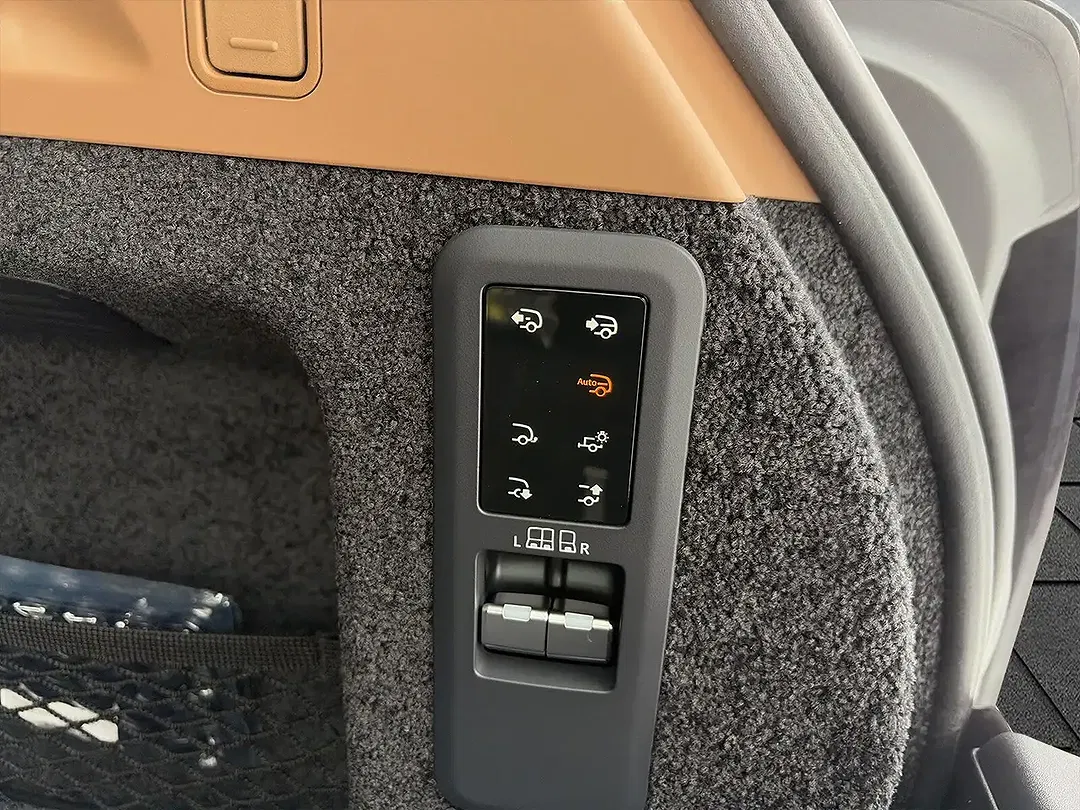 Land Rover Range Rover - Thumbnail 11