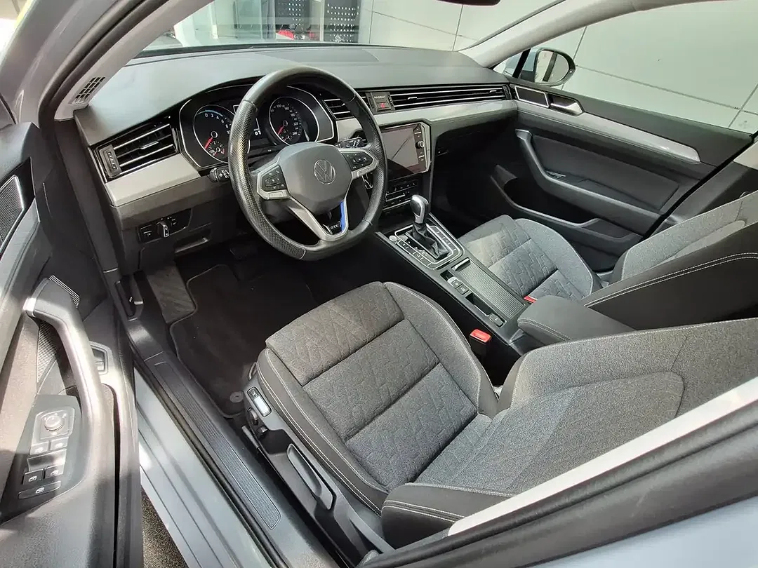 Volkswagen Passat Variant - Thumbnail 10