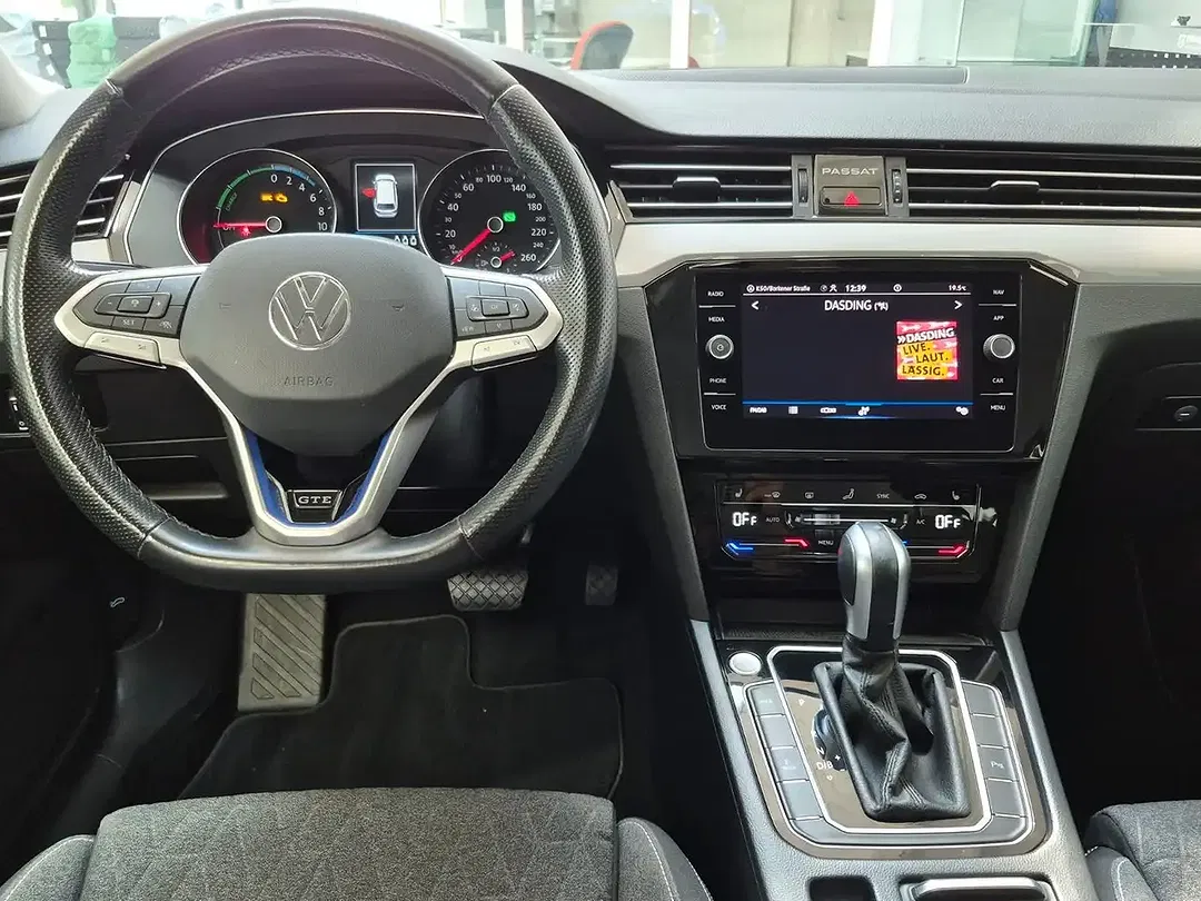 Volkswagen Passat Variant - Thumbnail 14
