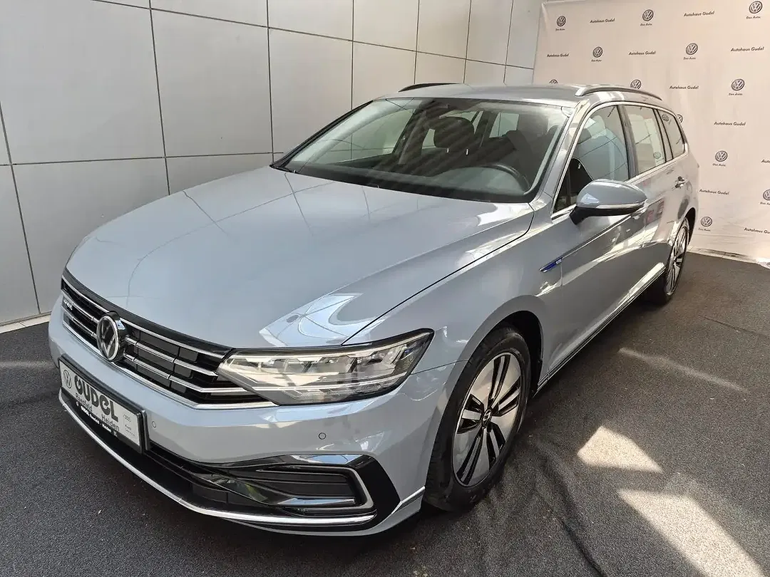 Volkswagen Passat Variant - Thumbnail 2