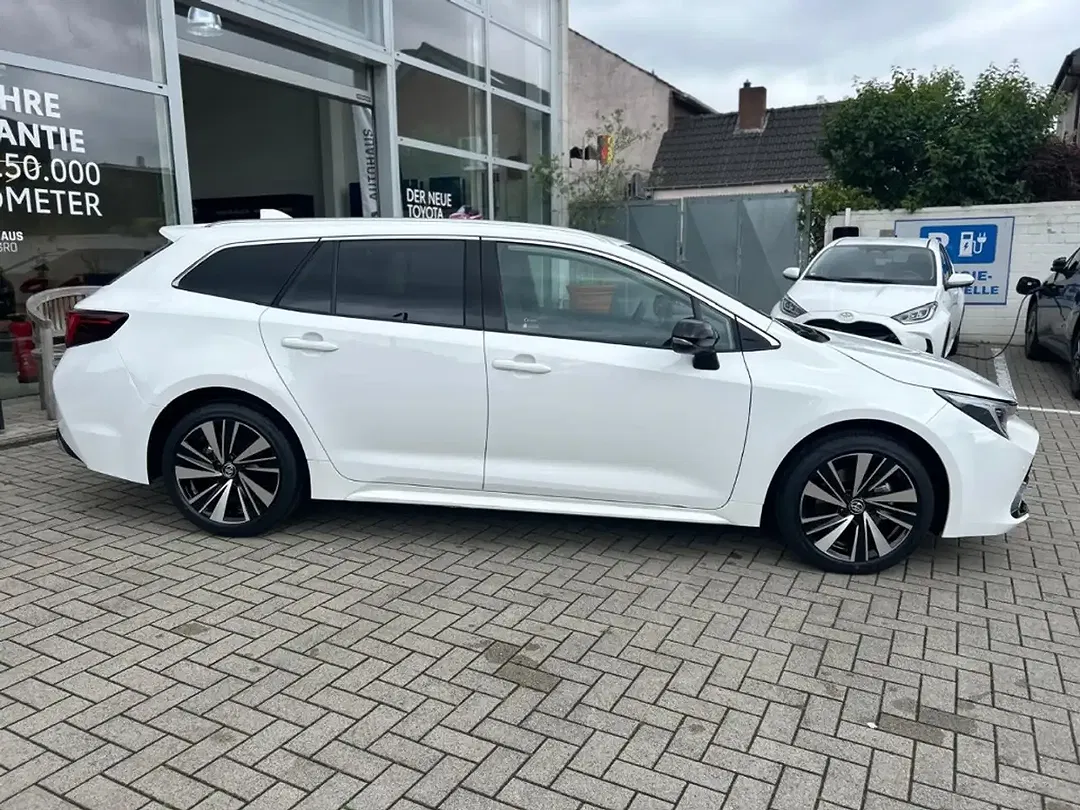 Toyota Corolla - Thumbnail 2