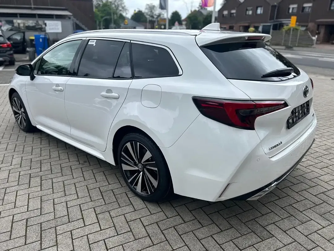 Toyota Corolla - Thumbnail 5