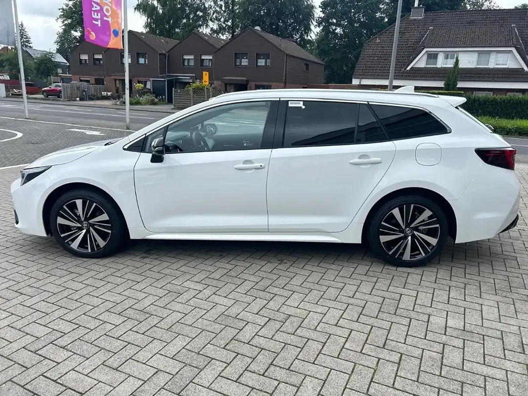 Toyota Corolla - Thumbnail 6