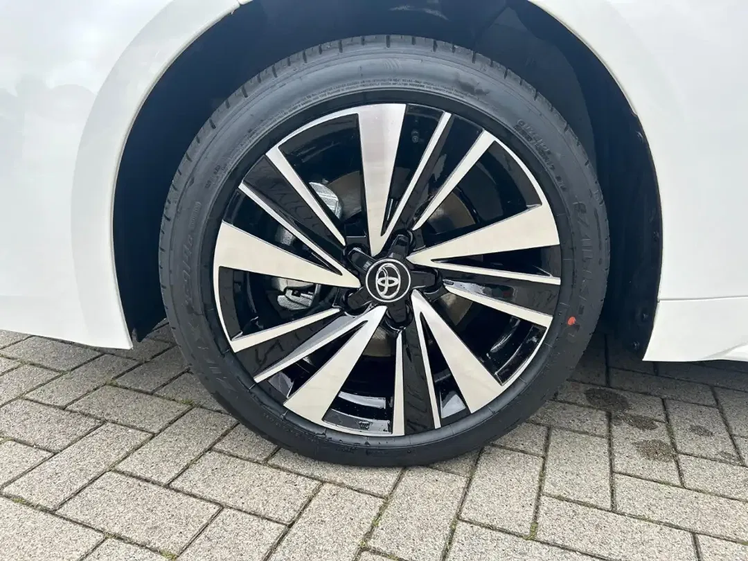Toyota Corolla - Thumbnail 9