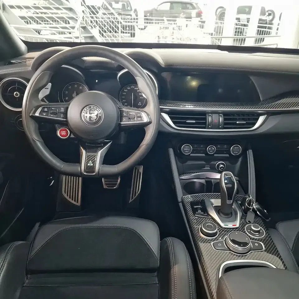 Alfa Romeo Stelvio - Thumbnail 10