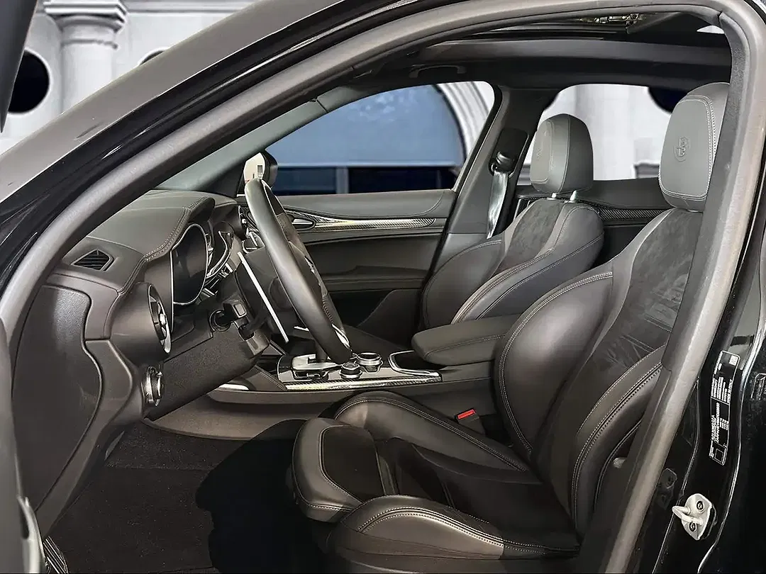 Alfa Romeo Stelvio - Thumbnail 12