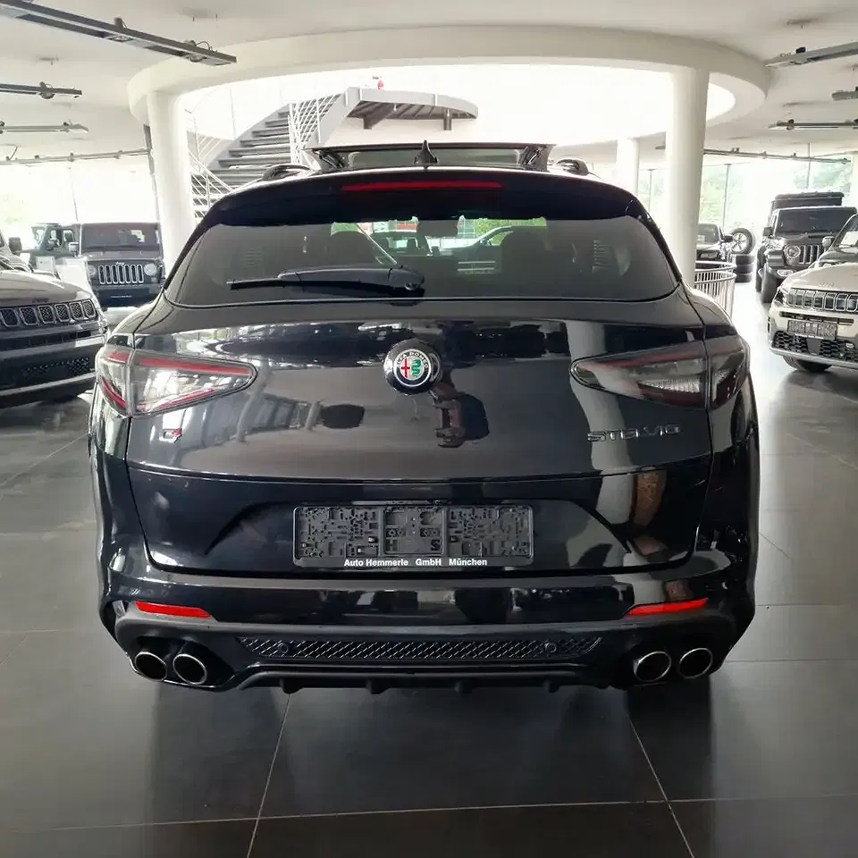 Alfa Romeo Stelvio - Thumbnail 3