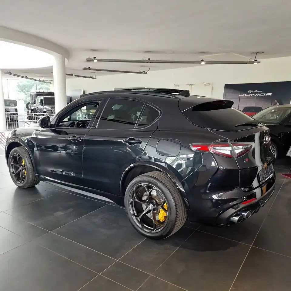 Alfa Romeo Stelvio - Thumbnail 4