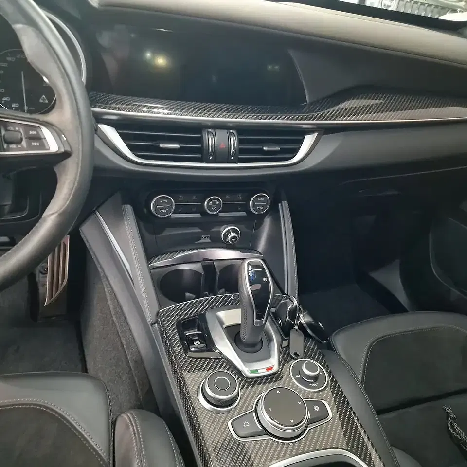 Alfa Romeo Stelvio - Thumbnail 8