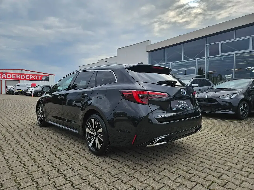 Toyota Corolla - Thumbnail 6