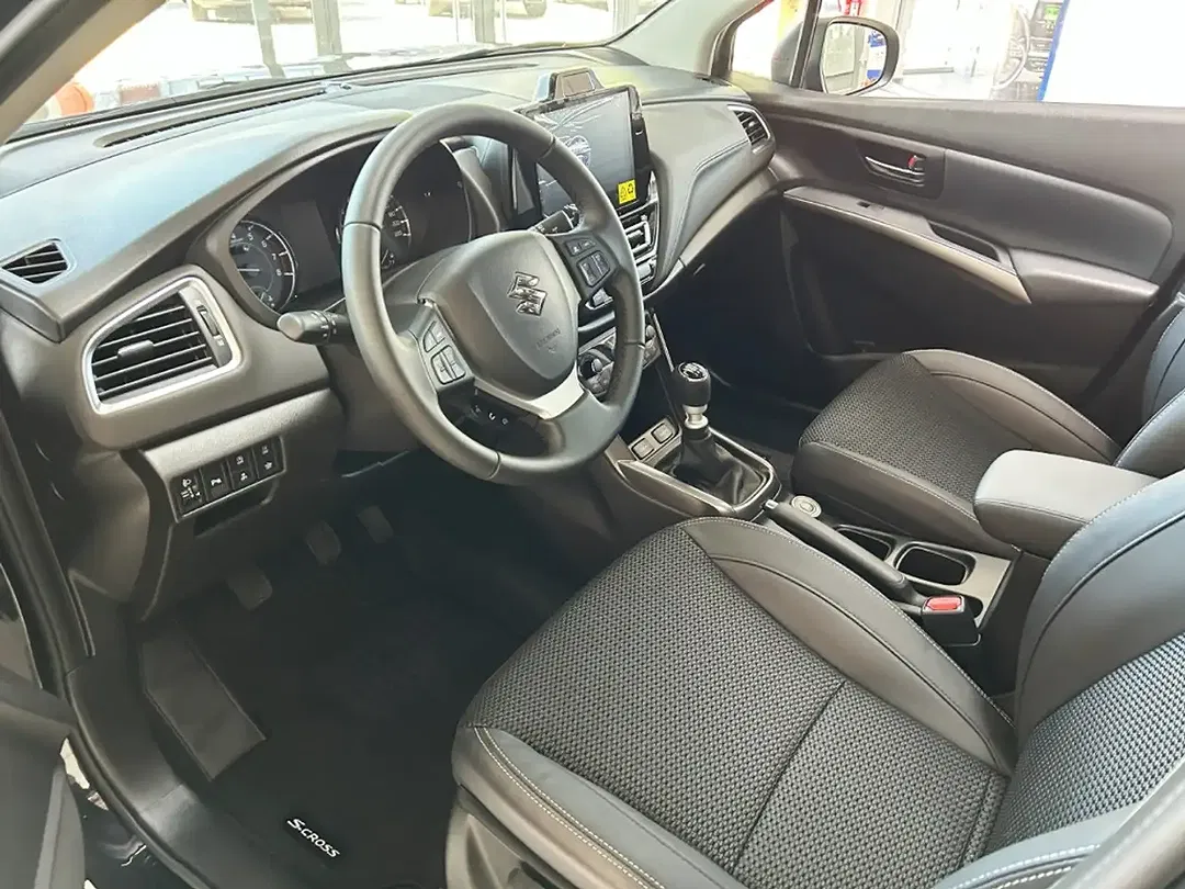Suzuki SX4 S-Cross - Thumbnail 13