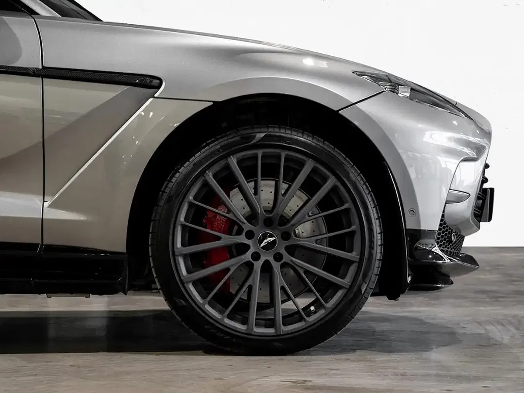 Aston Martin DBX - Thumbnail 4