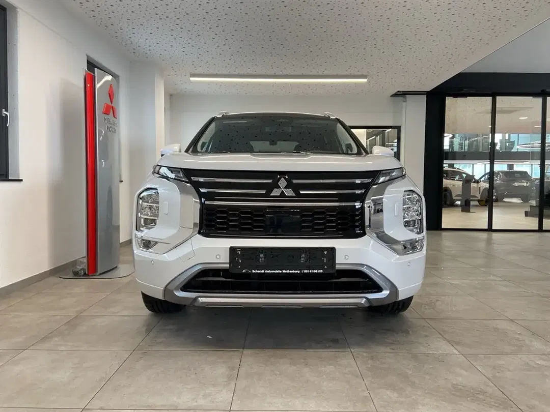 Mitsubishi Outlander - Thumbnail 5