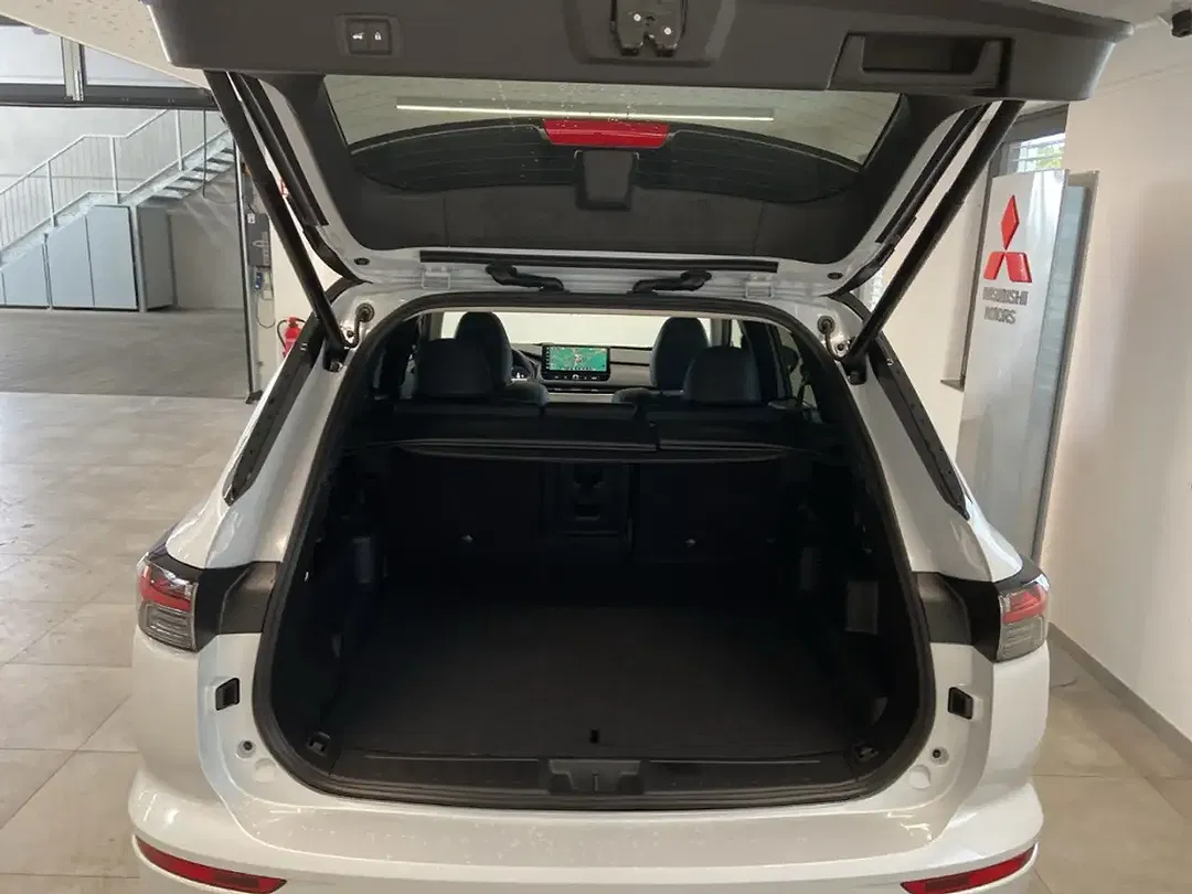 Mitsubishi Outlander - Thumbnail 6