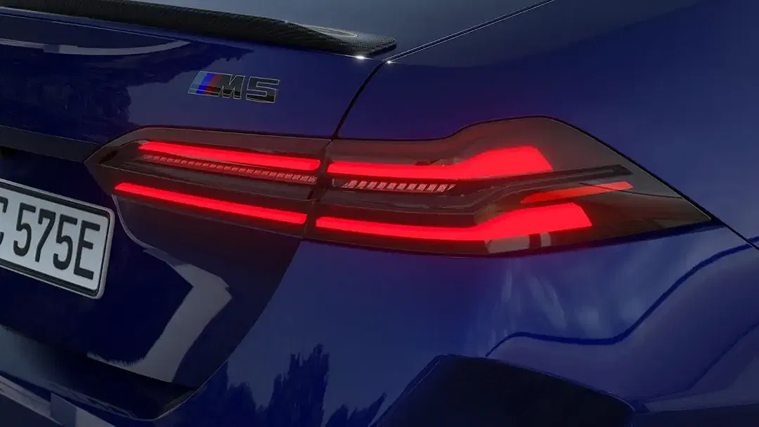 BMW M5 - Thumbnail 8