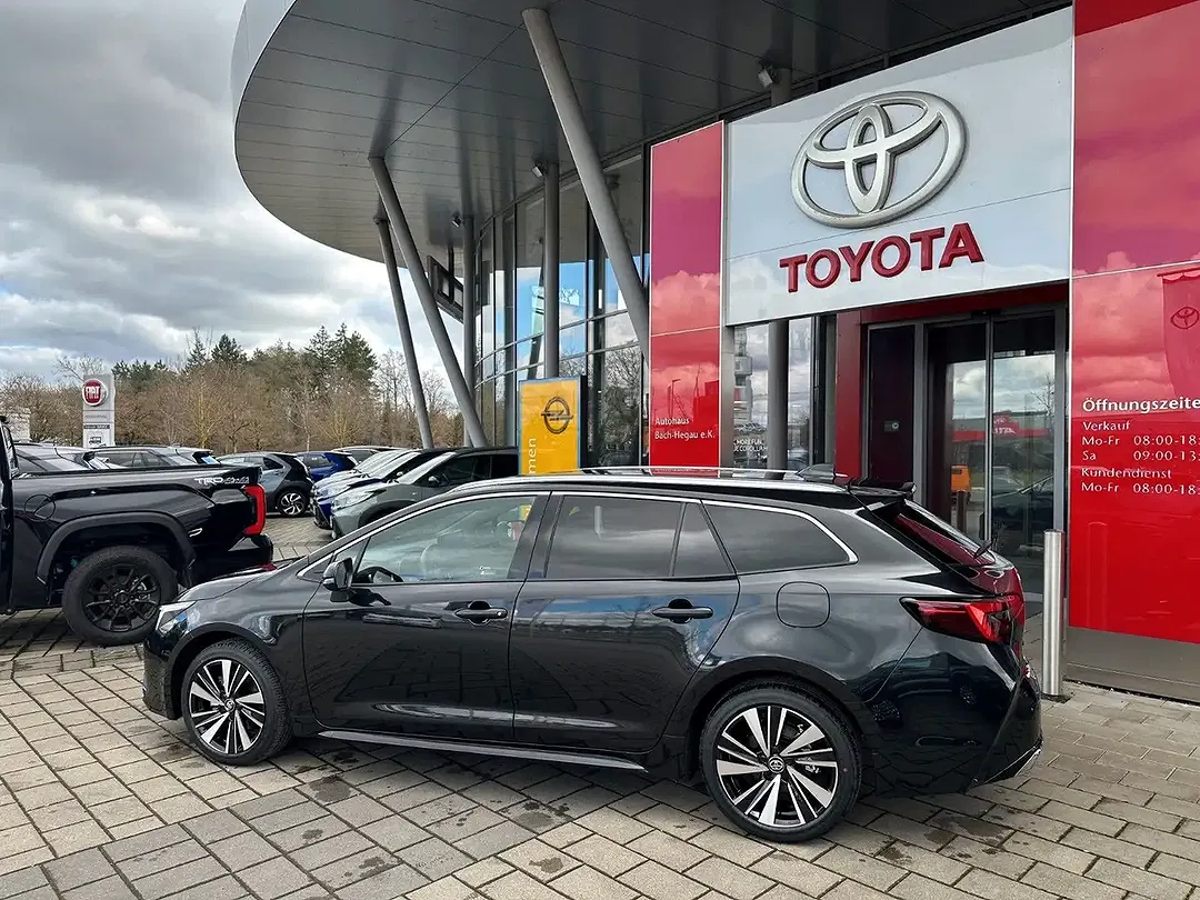 Toyota Corolla - Thumbnail 3