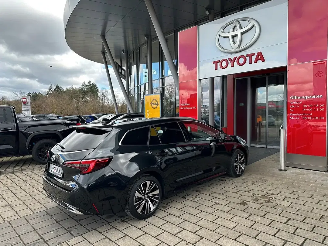 Toyota Corolla - Thumbnail 6