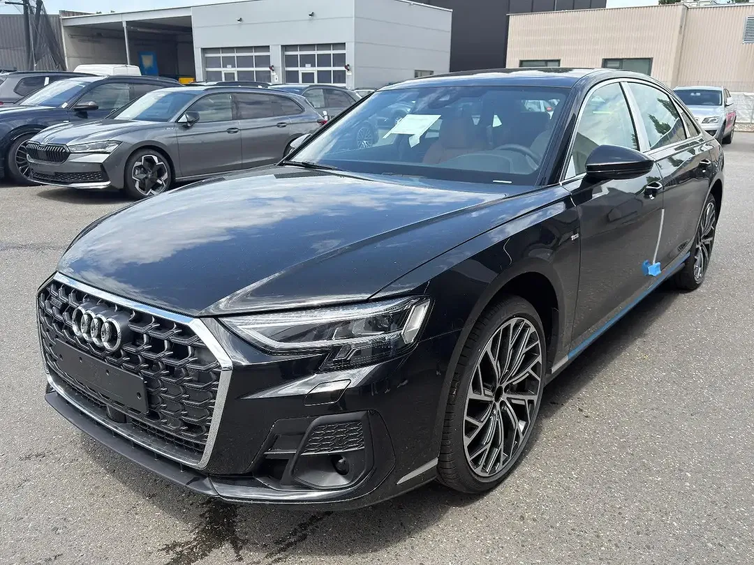 Audi A8 - Thumbnail 1
