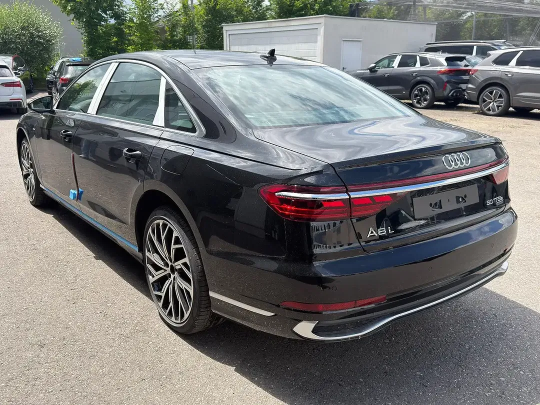 Audi A8 - Thumbnail 11