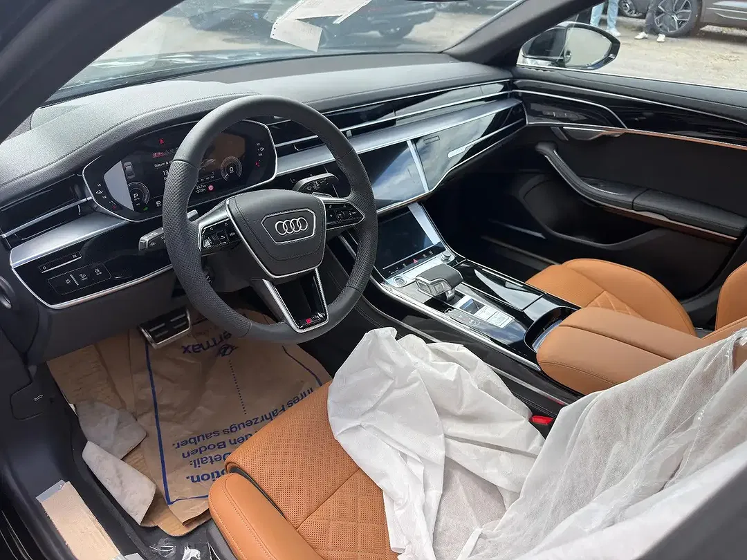 Audi A8 - Thumbnail 2