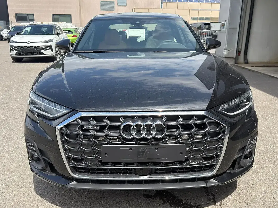 Audi A8 - Thumbnail 3