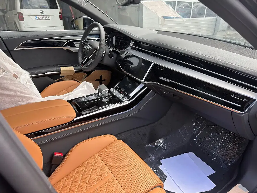 Audi A8 - Thumbnail 4