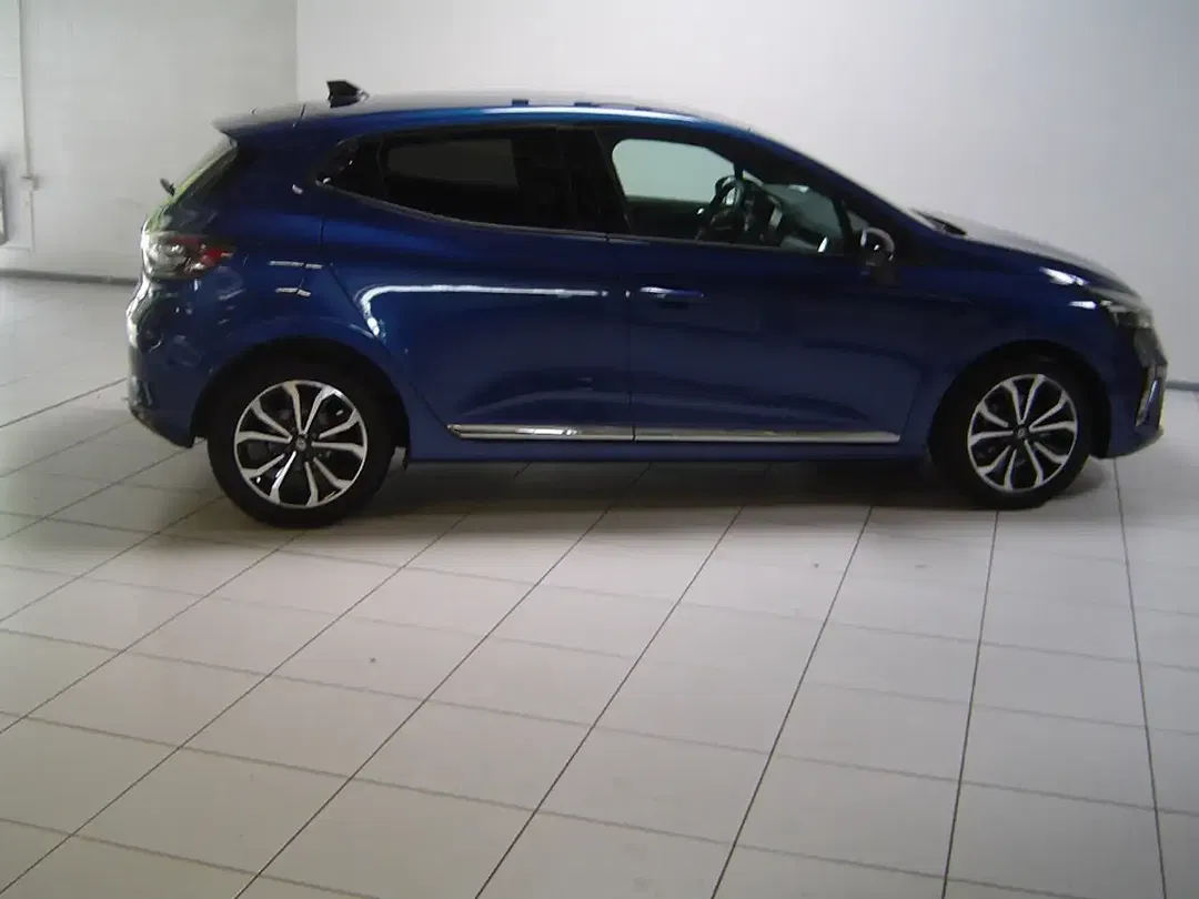 Renault Clio - Thumbnail 1
