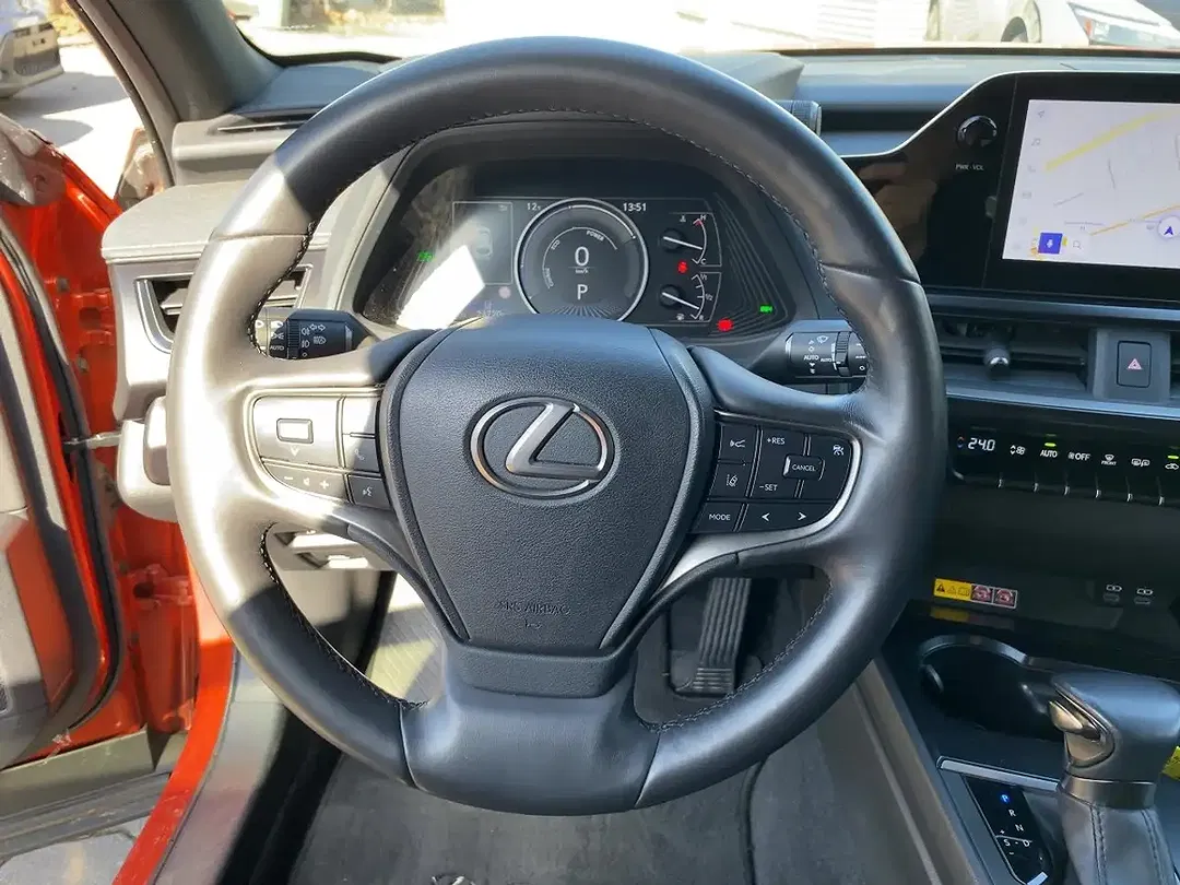 Lexus UX 250h - Thumbnail 11