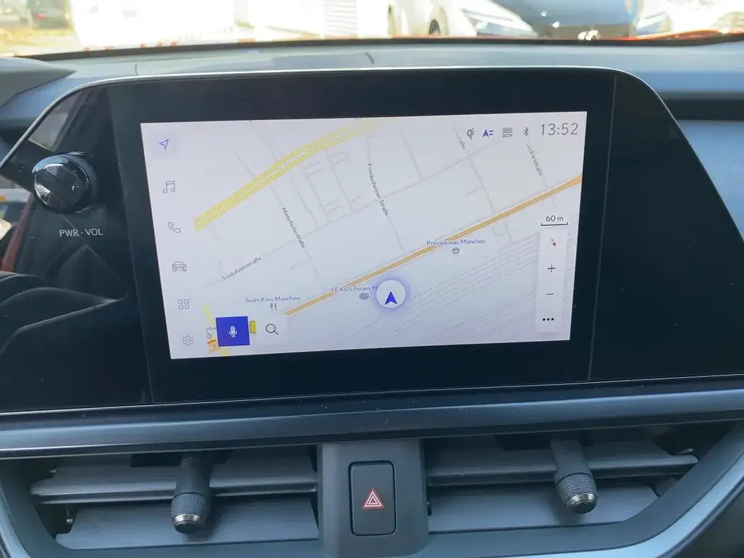 Lexus UX 250h - Thumbnail 12