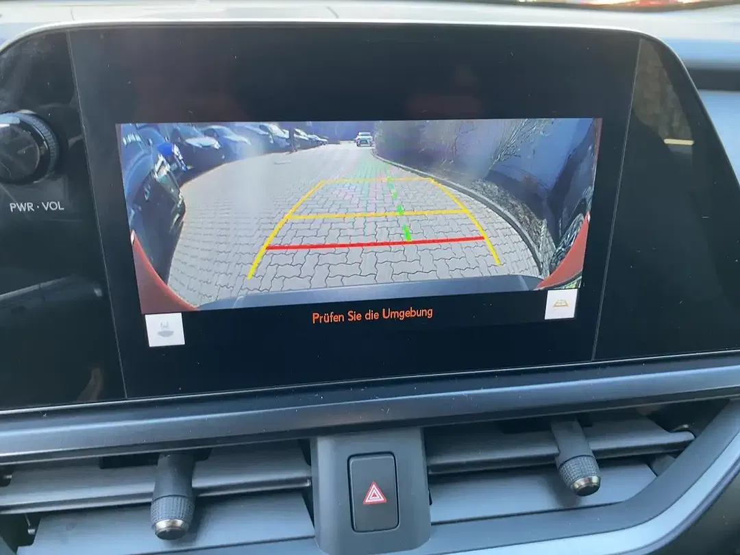 Lexus UX 250h - Thumbnail 13