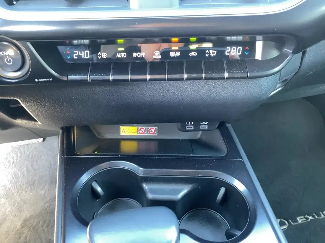 Lexus UX 250h - Thumbnail 14