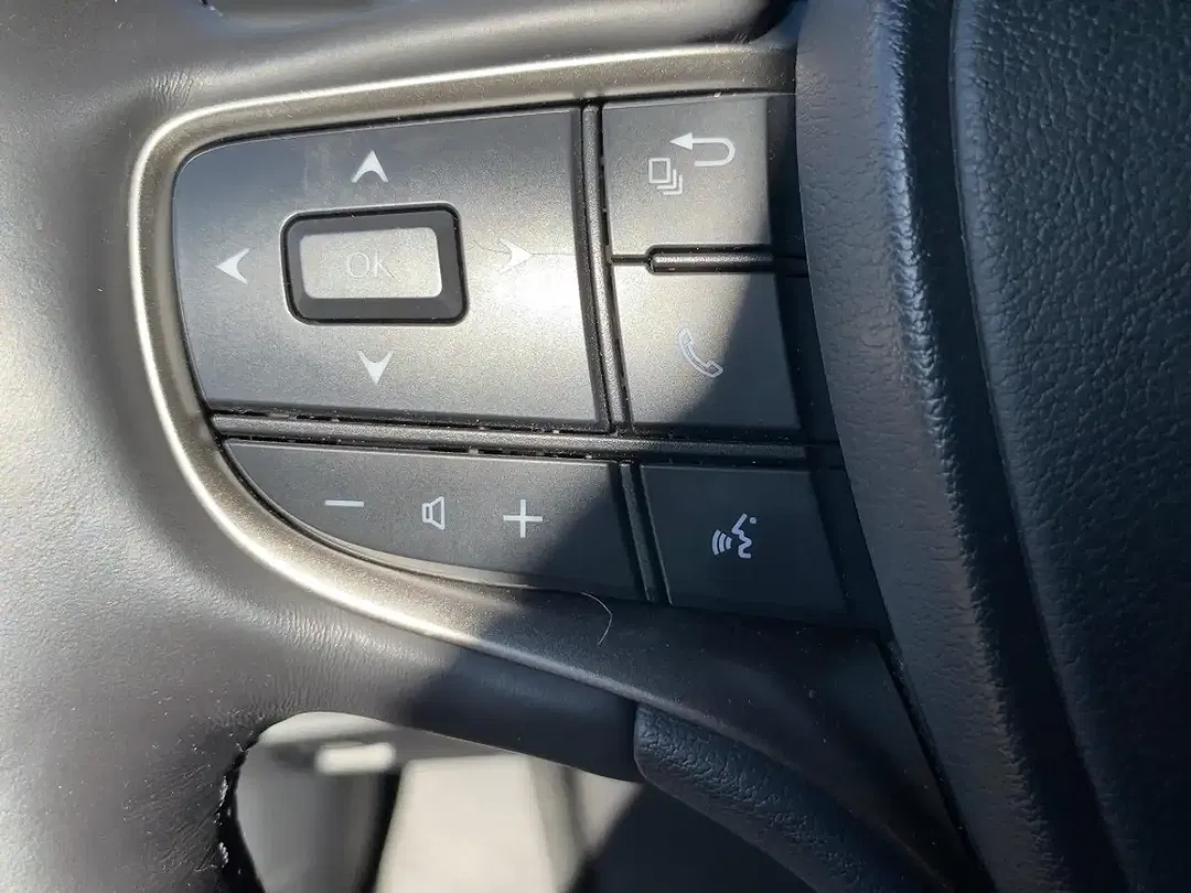 Lexus UX 250h - Thumbnail 17