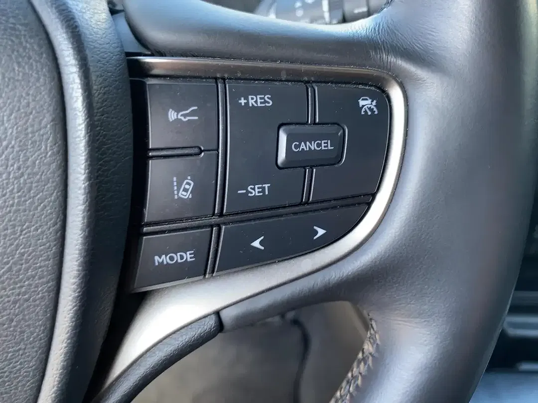 Lexus UX 250h - Thumbnail 18