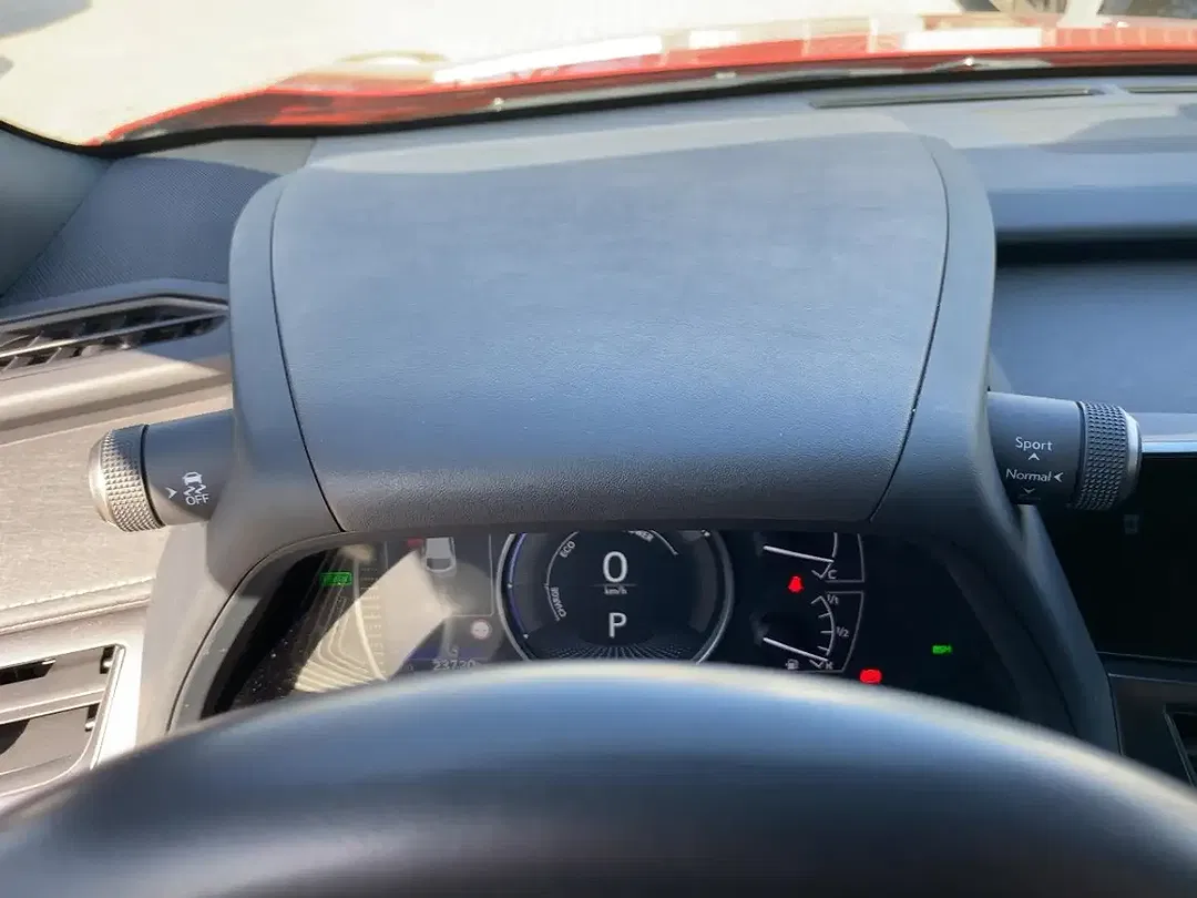 Lexus UX 250h - Thumbnail 19