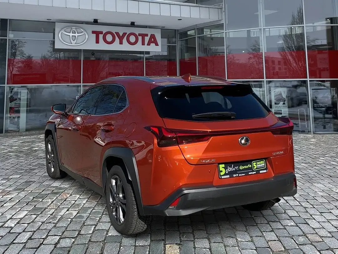 Lexus UX 250h - Thumbnail 3