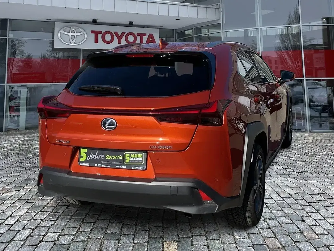 Lexus UX 250h - Thumbnail 4